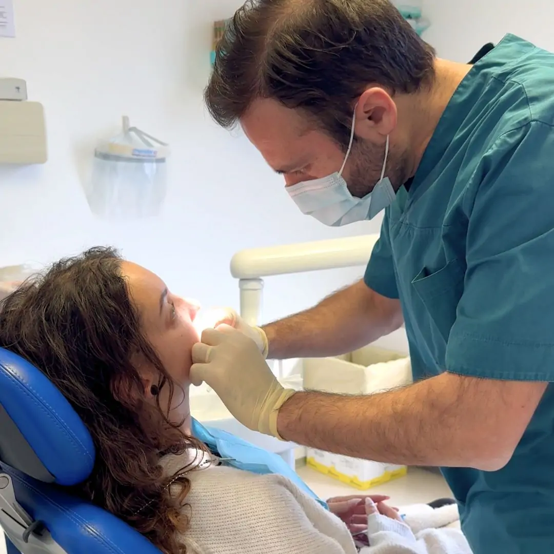 Clinica Briantea Odontostomatologica dentista a Albiate - apparecchio trasparente a Albiate